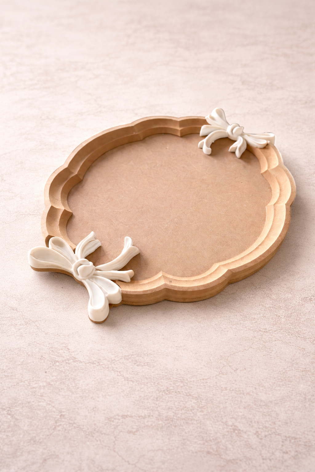 POLYESTER DETAYLI TEPSİ